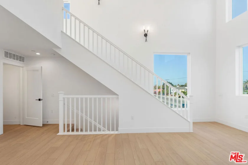 11212 W Victory Boulevard #7 photo 4