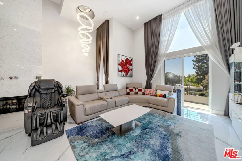4925 Wilshire Boulevard #302 photo 5