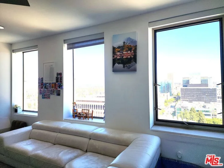 3810 Wilshire Boulevard #1706 photo 4