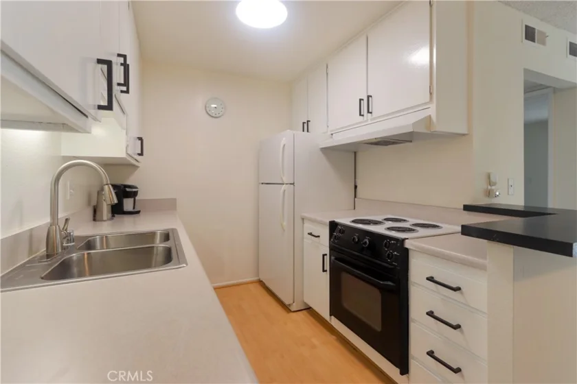424 N Bellflower #101 photo 11
