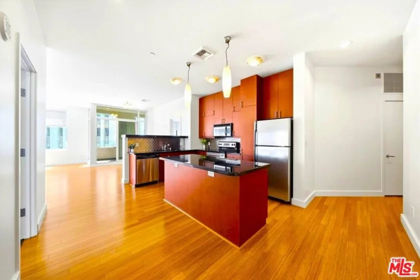 3810 Wilshire Boulevard #605 photo 46