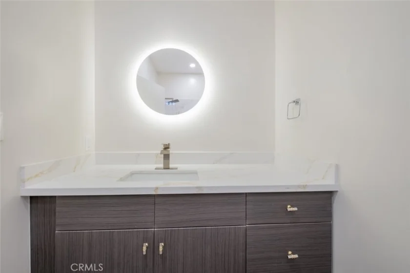 1305 N Columbus Avenue #112 photo 21
