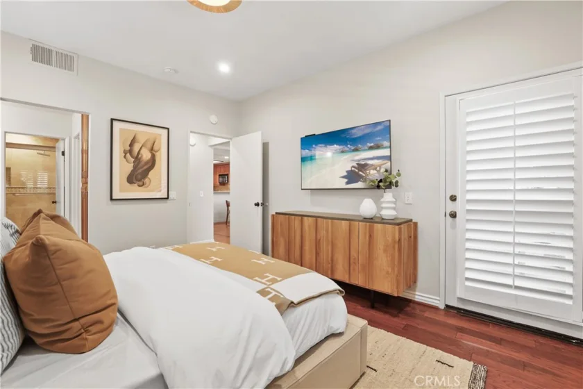 366 Villa Point photo 33