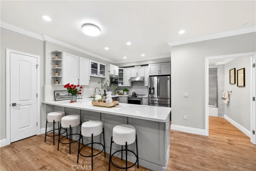 944 S Serrano Avenue #306 photo 5
