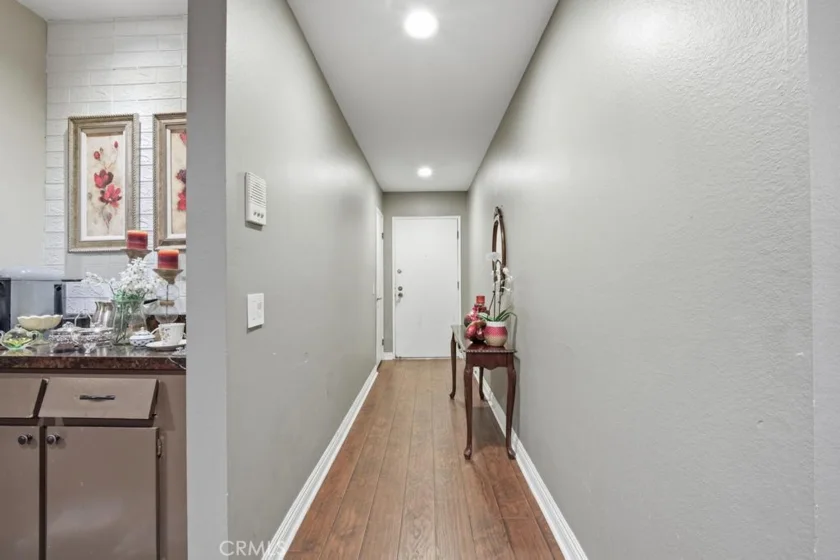 1236 N Columbus #11 photo 2