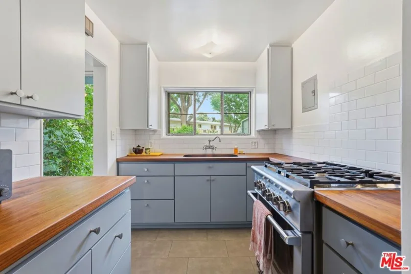 5327 Village photo 16