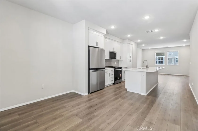 406 Lotus Drive photo 3