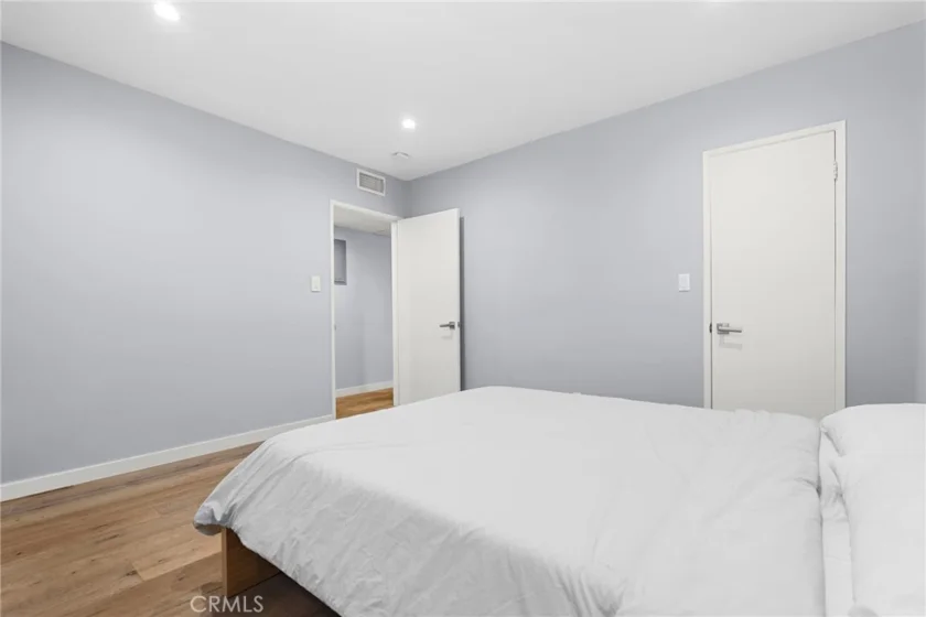 1045 N Kings #107 photo 17