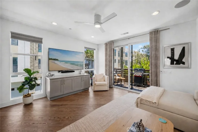 1687 Grand View photo 6