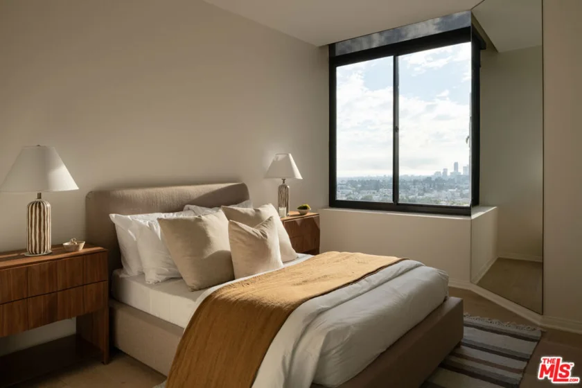10724 Wilshire Boulevard #1501 photo 28