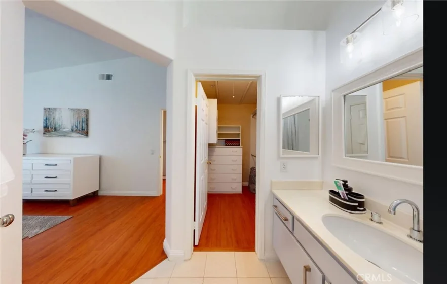 210 California Court photo 24