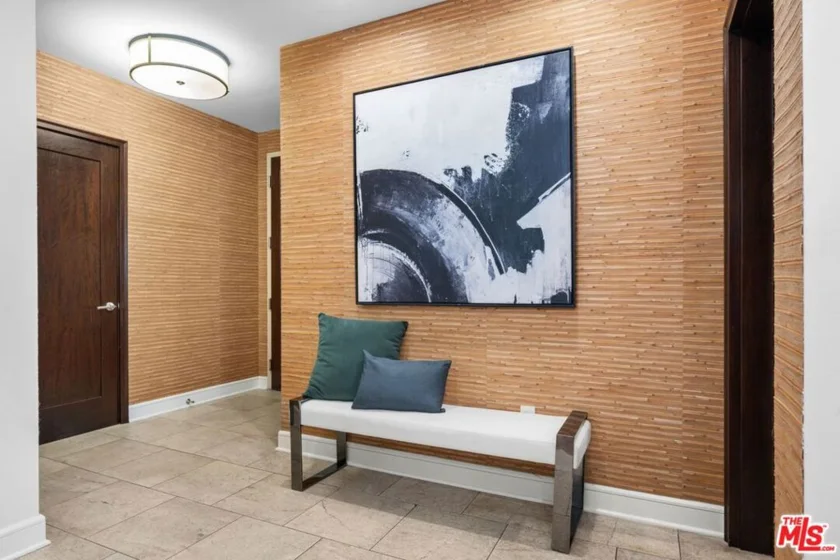447 N Doheny Drive #102 photo 8