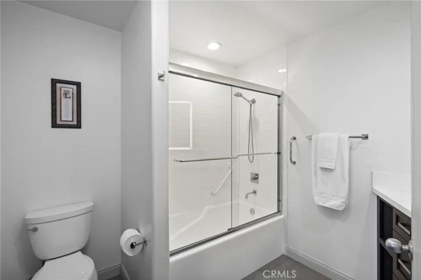 4477 Woodman Avenue #202 photo 20