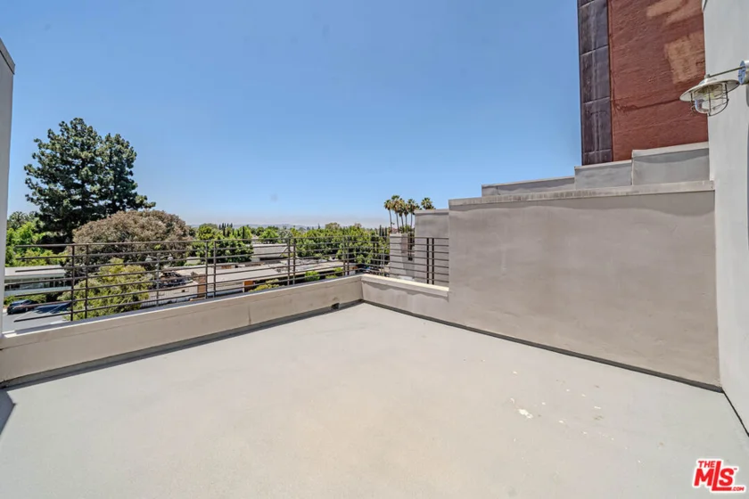 4925 Wilshire Boulevard #302 photo 23