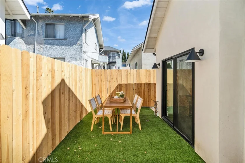 1604 N Kingsley photo 2