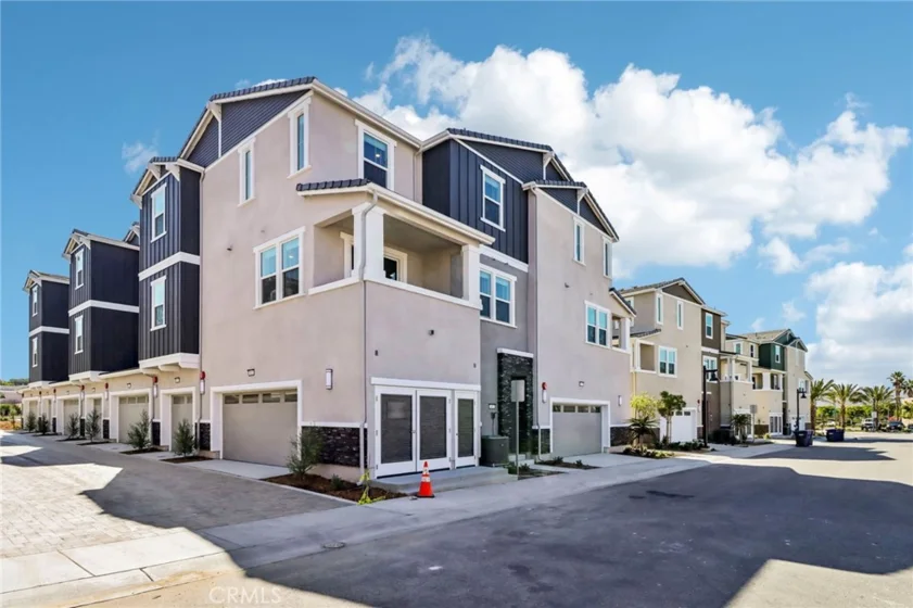601 Lotus Drive photo 2