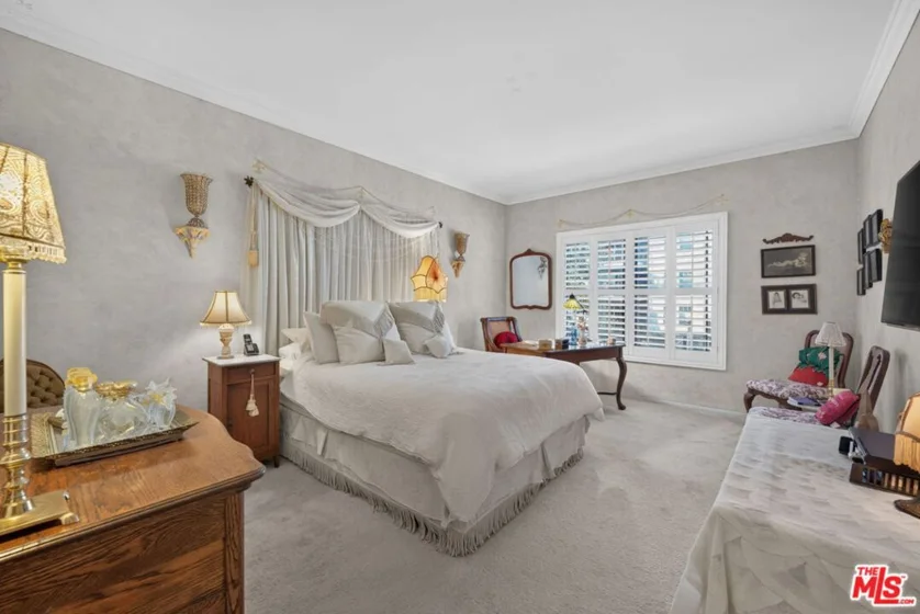 1944 Glendon Avenue #110 photo 14