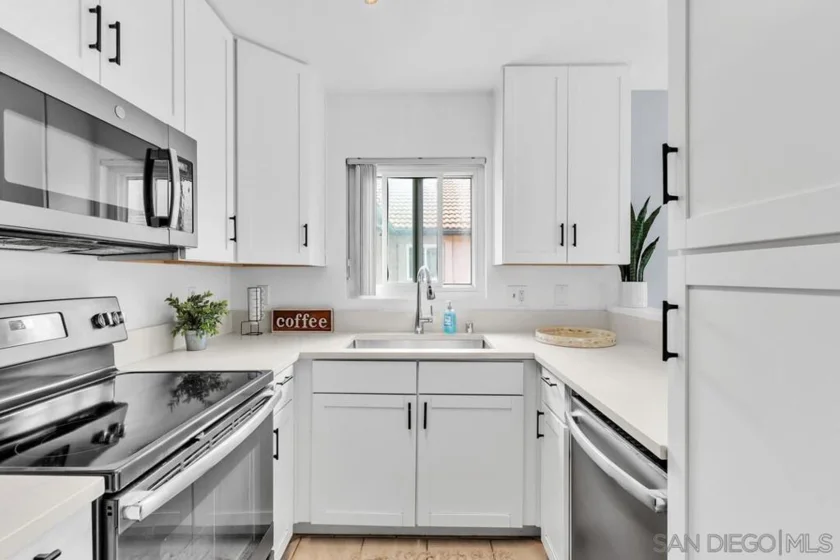 11235 Avenida De Los Lobos #C photo 3