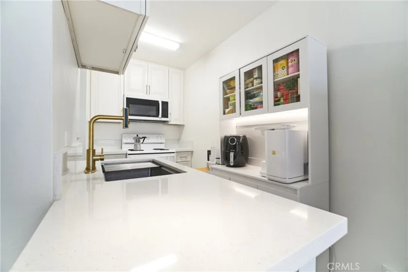 525 S Ardmore #338 photo 18