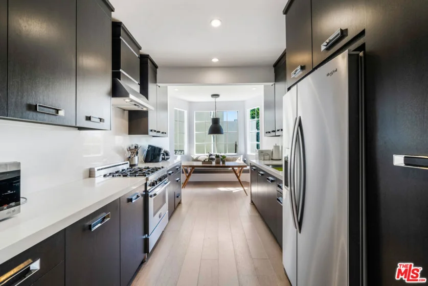 960 N Doheny Drive #301 photo 16