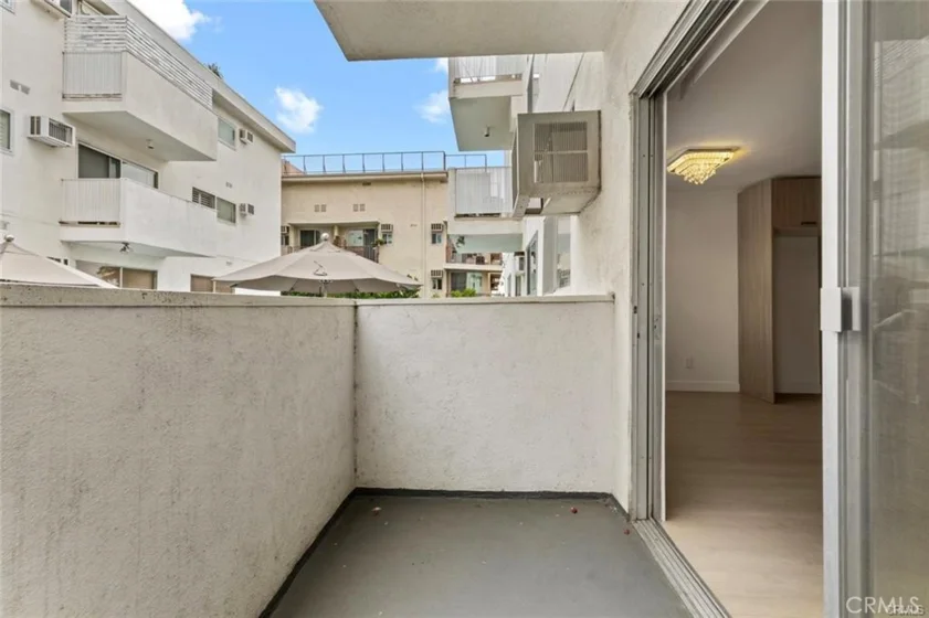 960 Larrabee #120 photo 12