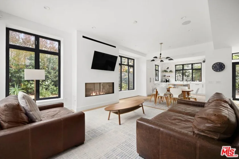 1037 21st Street photo 1