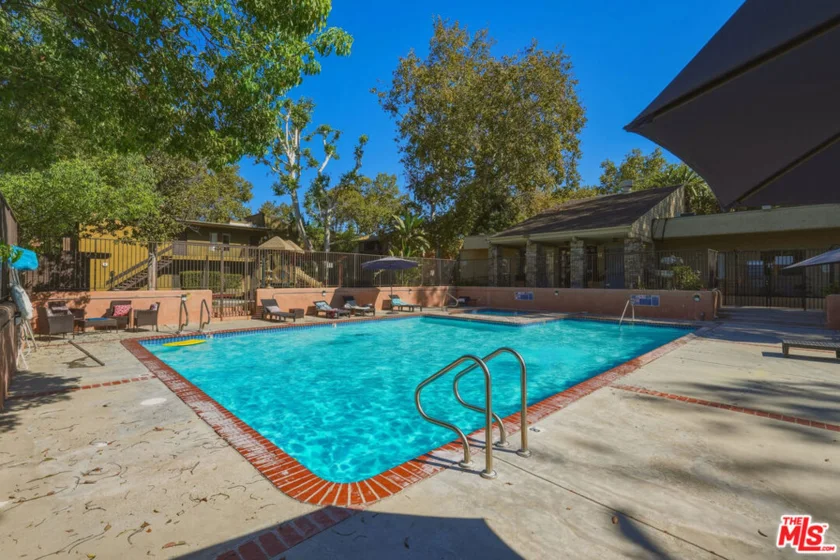 18350 Hatteras Street #250 photo 6