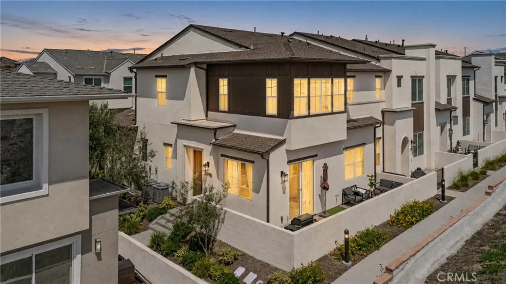 2098 Bluestone photo 18
