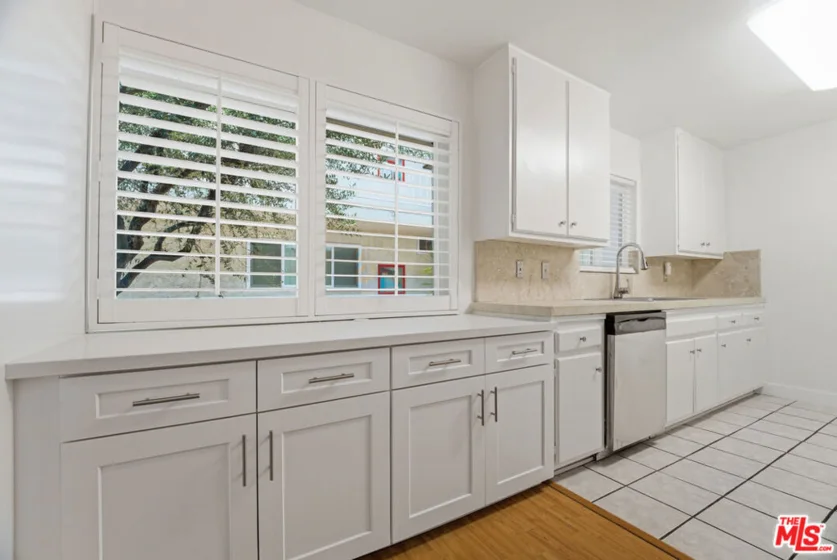 5301 Yarmouth Avenue #10 photo 11