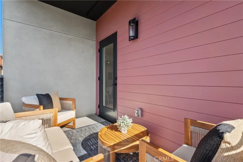 150 S Oak Knoll #103 photo 35