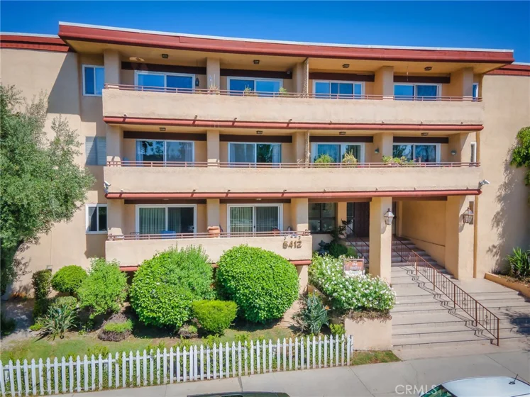 5412 Lindley Avenue #108 photo 32