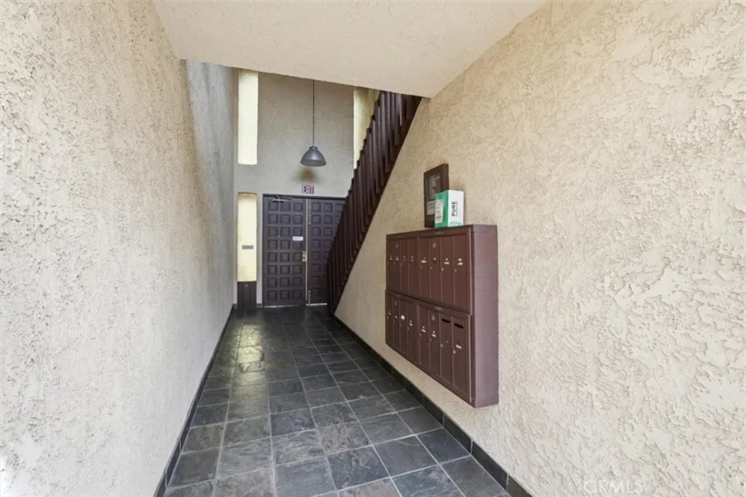 1747 Barry Avenue #106 photo 27