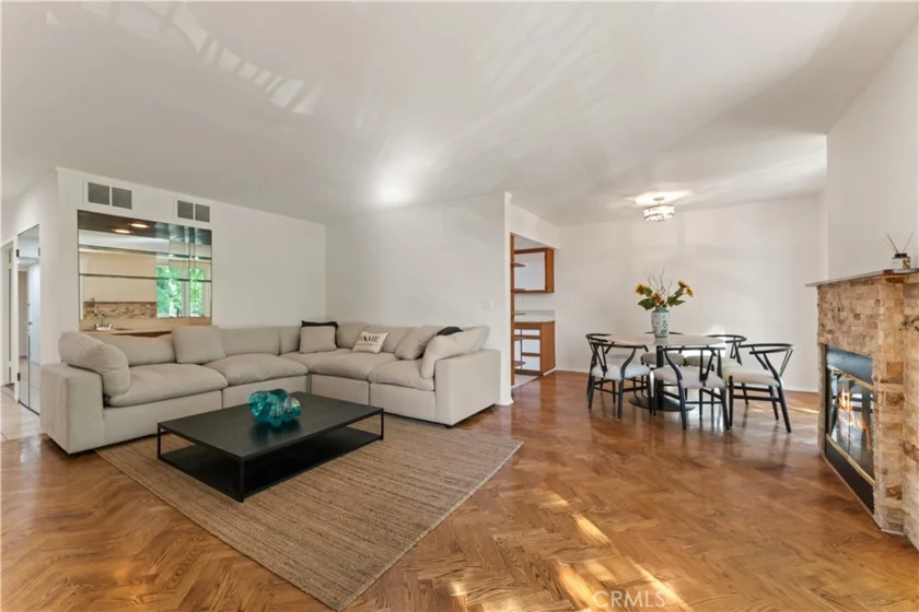 1351 N Crescent Heights #308 photo 5