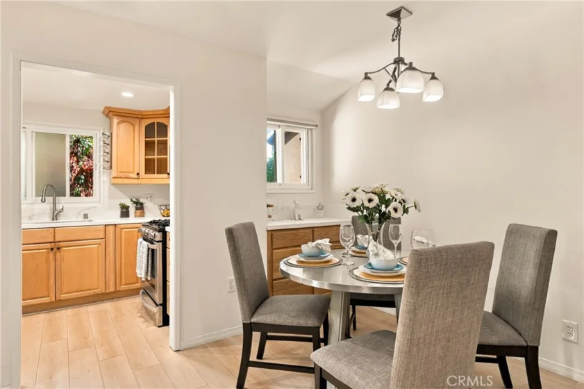 6716 Clybourn photo 12