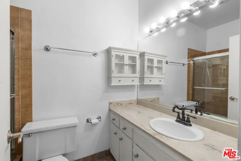 822 S Windsor Boulevard #102 photo 28