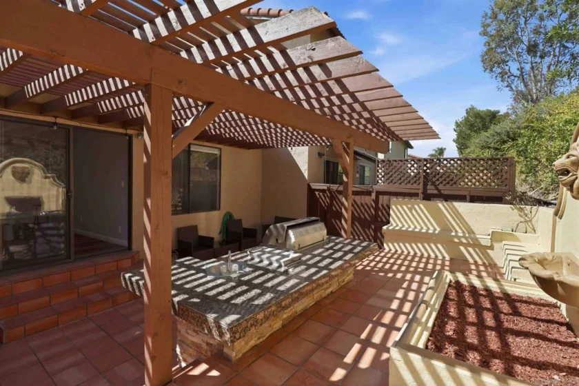 6862 Camino Berdecio photo 16