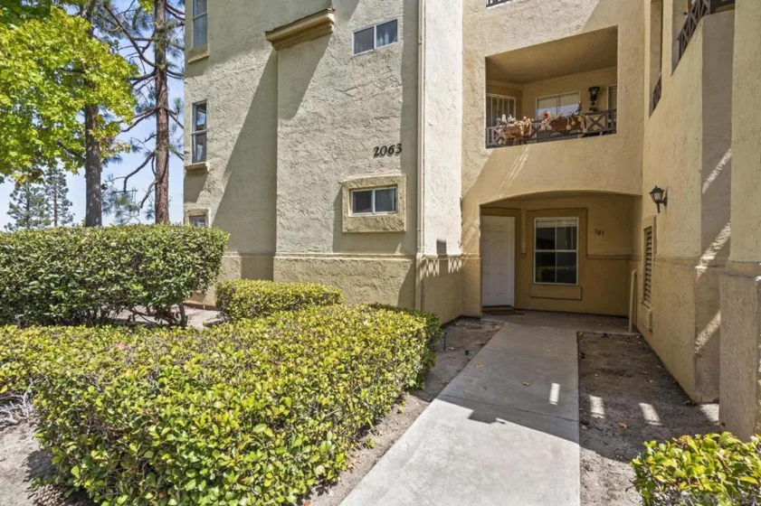 2063 Lakeridge #101 photo 32