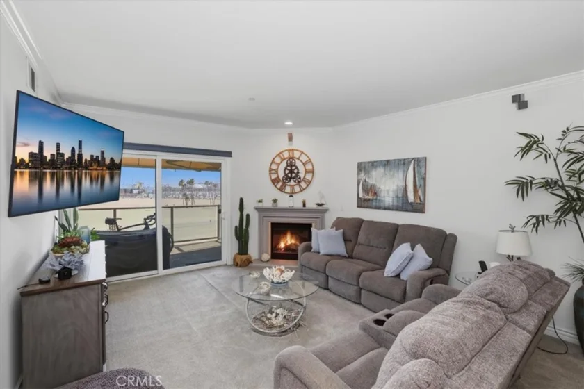 1000 E Ocean #402 photo 3