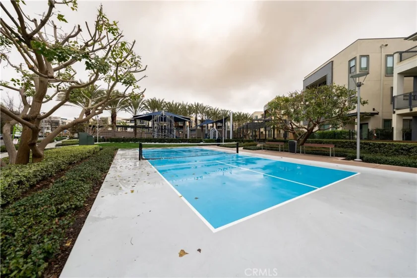 4600 Rivington photo 48
