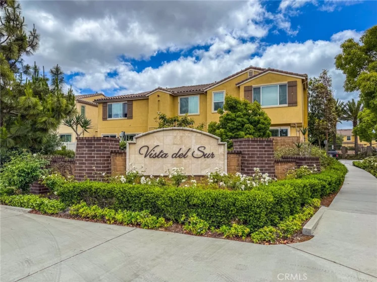5485 San Roberto photo 1