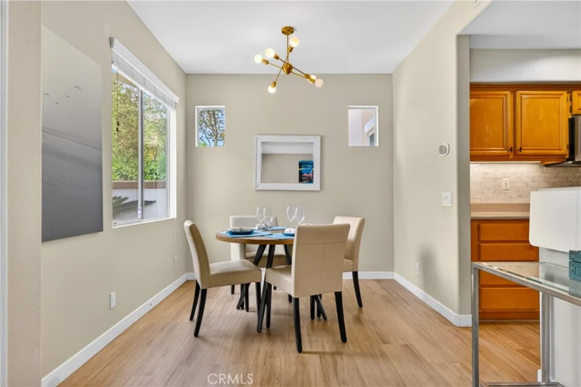 2329 Sunningdale photo 4