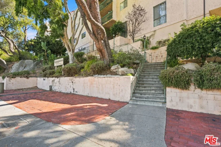 2940 N Verdugo Road #213 photo 22