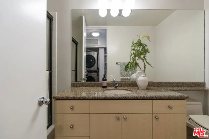 330 S Barrington Avenue #201 photo 12