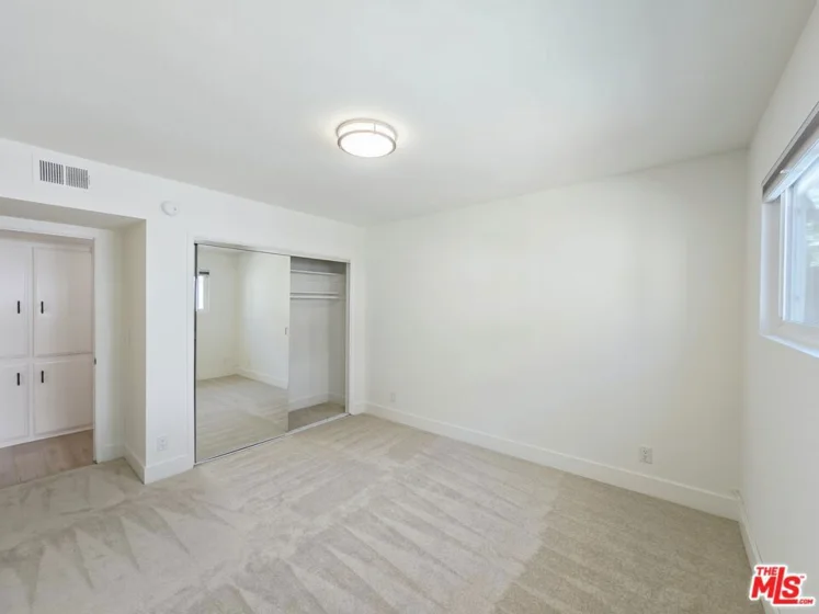 1262 S Barrington Avenue #204 photo 16
