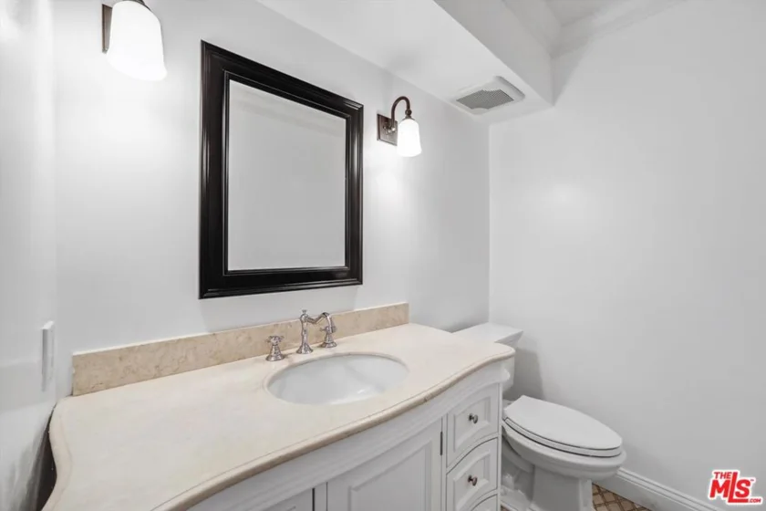 7560 Hollywood Boulevard #303 photo 27