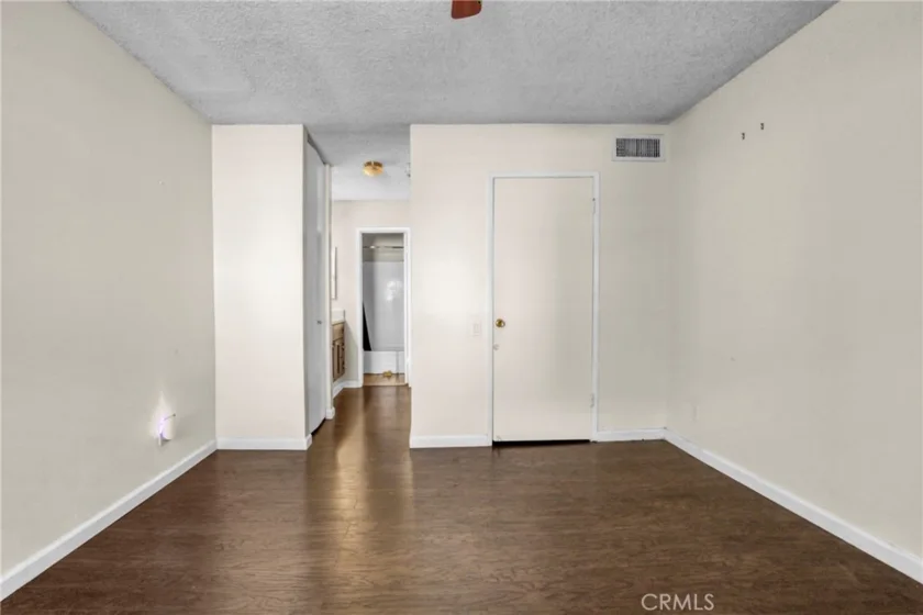 5460 White Oak Avenue #F105 photo 18