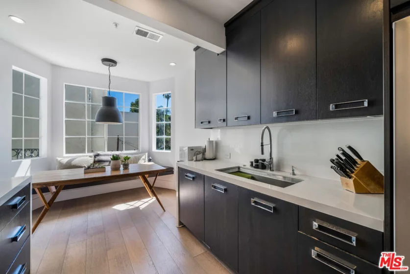 960 N Doheny Drive #301 photo 17