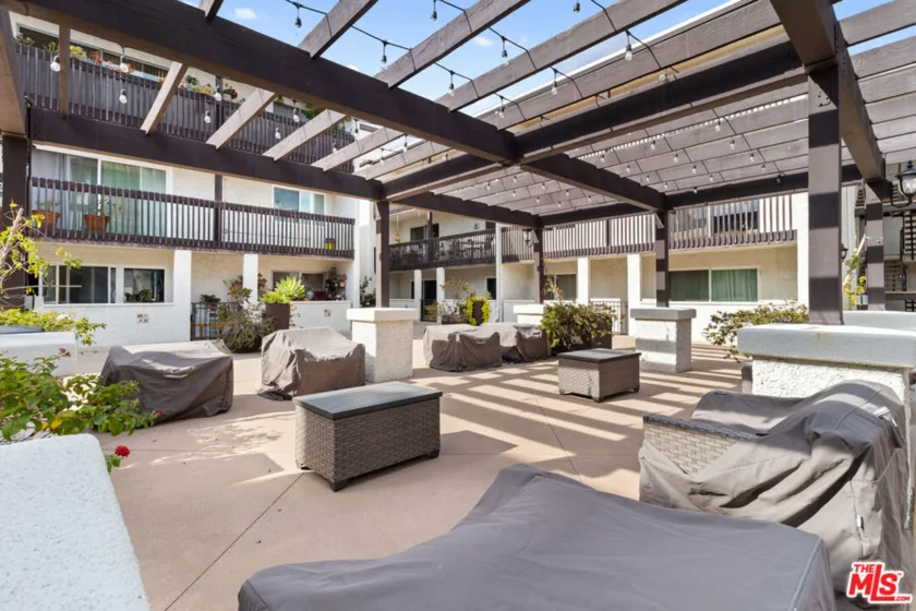 5334 Lindley Avenue #340 photo 1