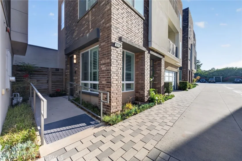 821 Brickyard photo 6