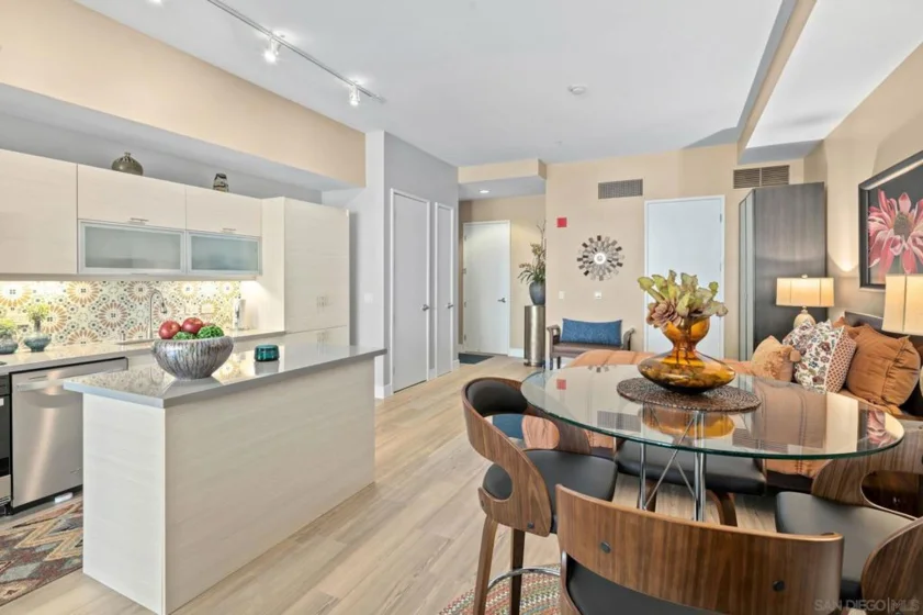350 W Ash Street #809 photo 44